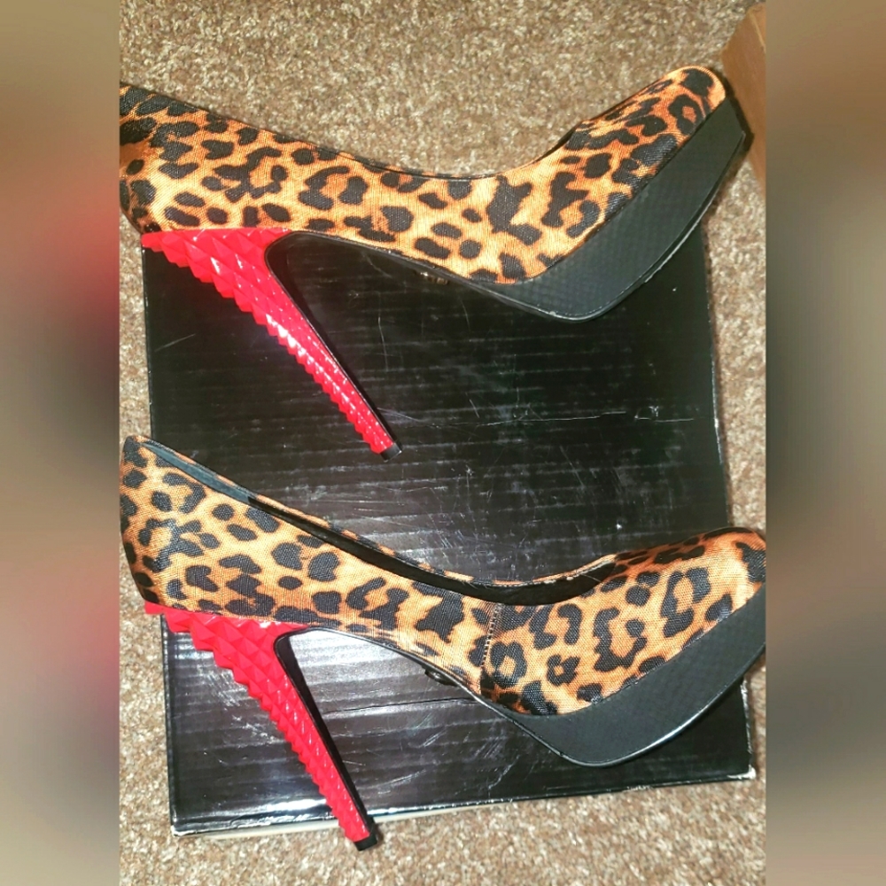Rachel Roy Heels, Worn Once, Leopard Print & Blk Suede. Size 9.5